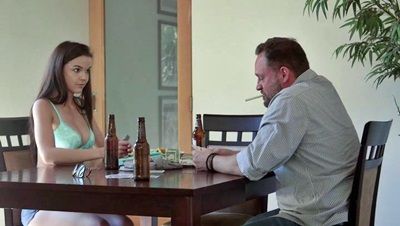 Наследница не ожидала от папы что он будет ненасытно рвать ее задницу через карточный долг