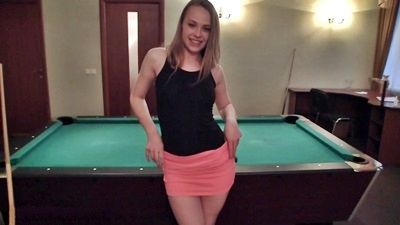 Сопливая москвичка получает первый жизненный опыт когда парень с радостью отдолбил ее на бильярдном столе